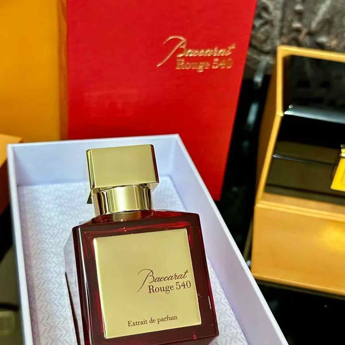 عطر باكارا 540 إيسنس هو عطر زه - مراجعة Amber Musk Oil وسعره