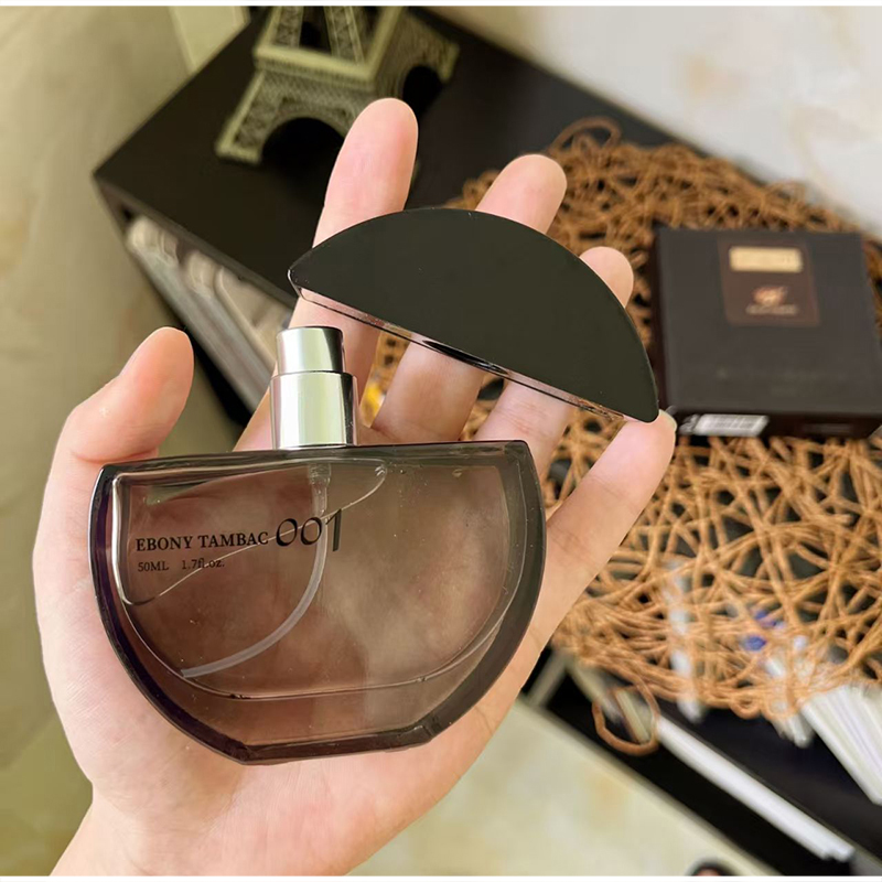 عطر أوراقي فاخر من خشب الأبنوس - مراجعة Fragrance Perfume In Dubai وسعره